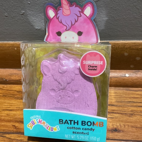 BRAND NEW SQUISHMALLOW BATH BOMB COTTON CANDY SCENT. SURPRISE CHARM INSIDE. NWT - Picture 2 of 5